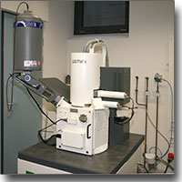 HRSEM-Mikroskop