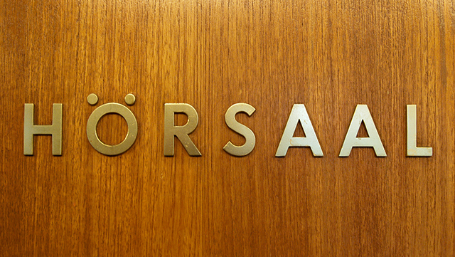 Foto-UHH-Appelt_20081013_0037-640x361 Bild von Schild "Hörsaal"